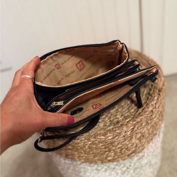 Stone Mountain Elegant Black Leather Crossbody Bag - Great Condition - Picture 13 of 16